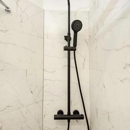 U Need Is - Homey Studio Apartment Bucharest