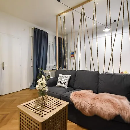 U Need Is - Homey Studio דירה בוקרשט